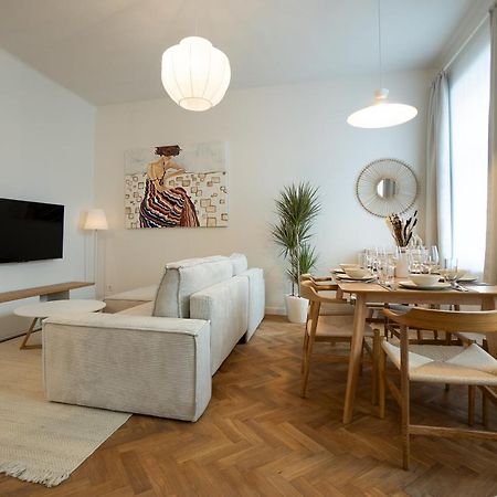 Chic 94M2 Apartment With A King-Size Bed Вена Экстерьер фото