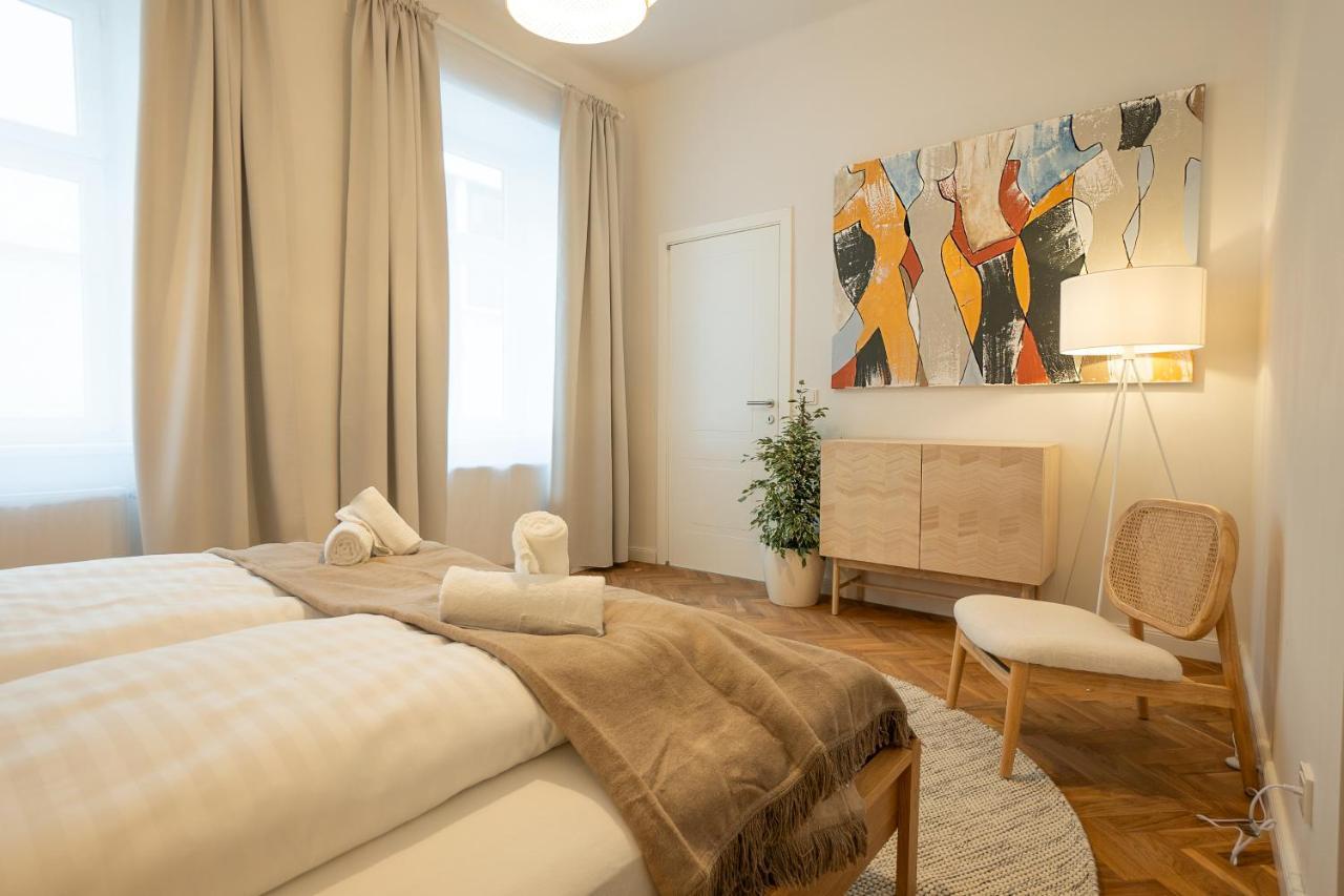 Chic 94M2 Apartment With A King-Size Bed Вена Экстерьер фото