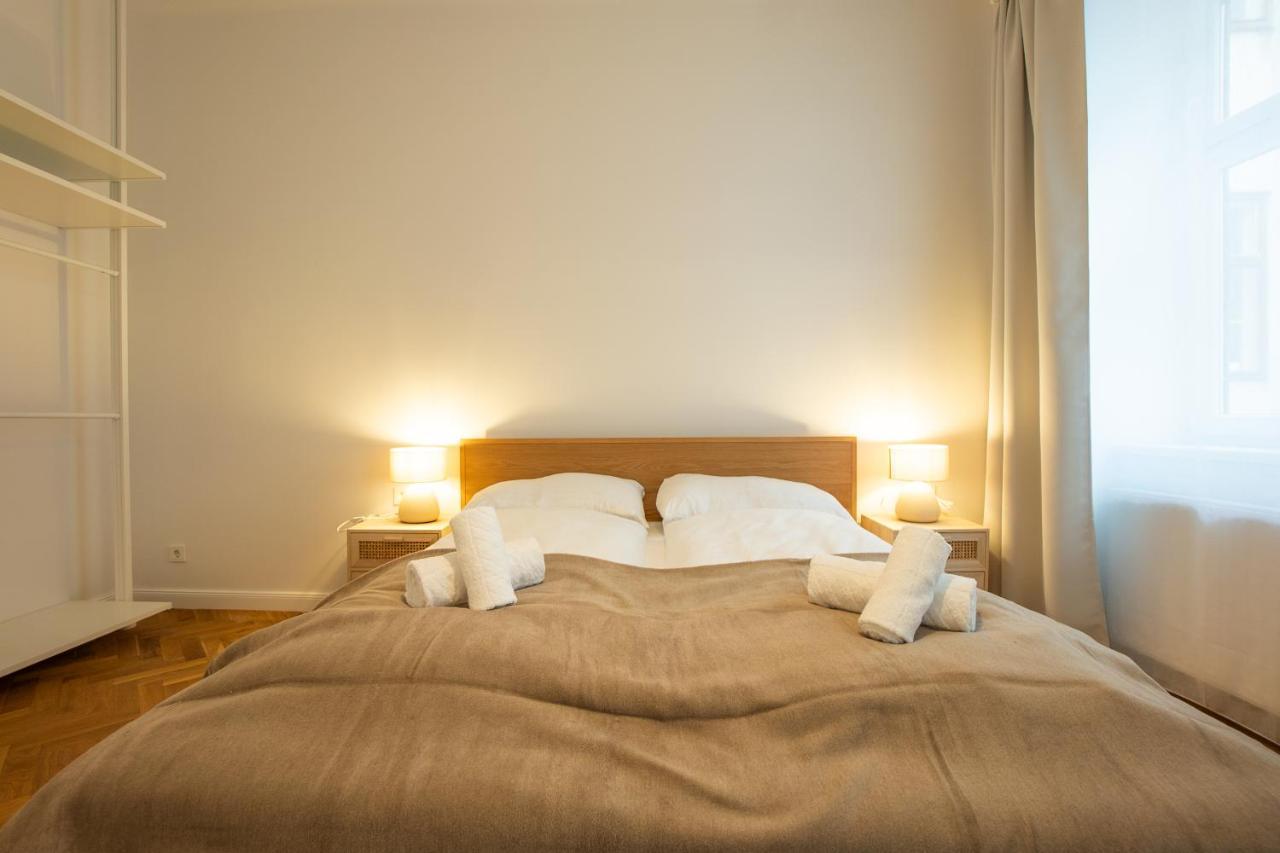 Chic 94M2 Apartment With A King-Size Bed Вена Экстерьер фото