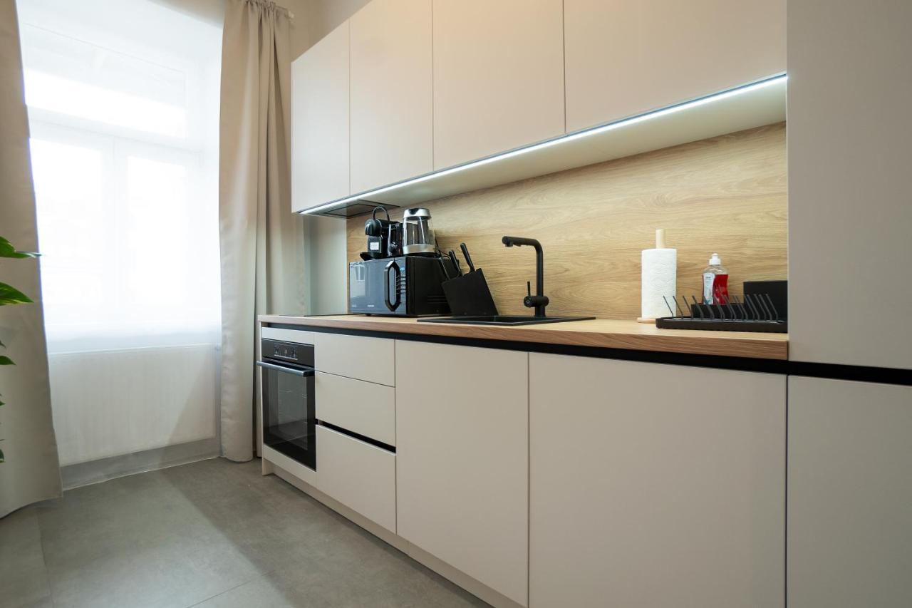 Chic 94M2 Apartment With A King-Size Bed Вена Экстерьер фото
