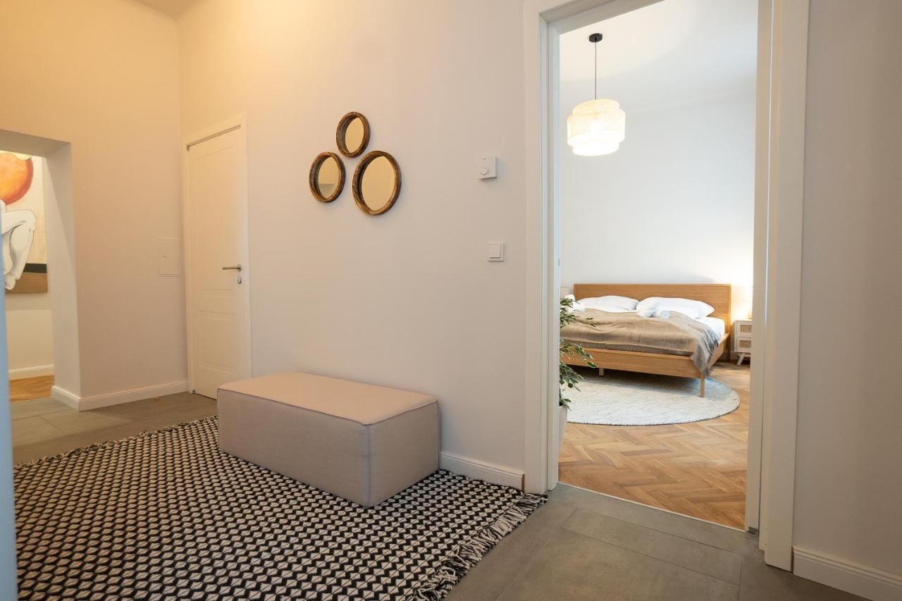 Chic 94M2 Apartment With A King-Size Bed Вена Экстерьер фото